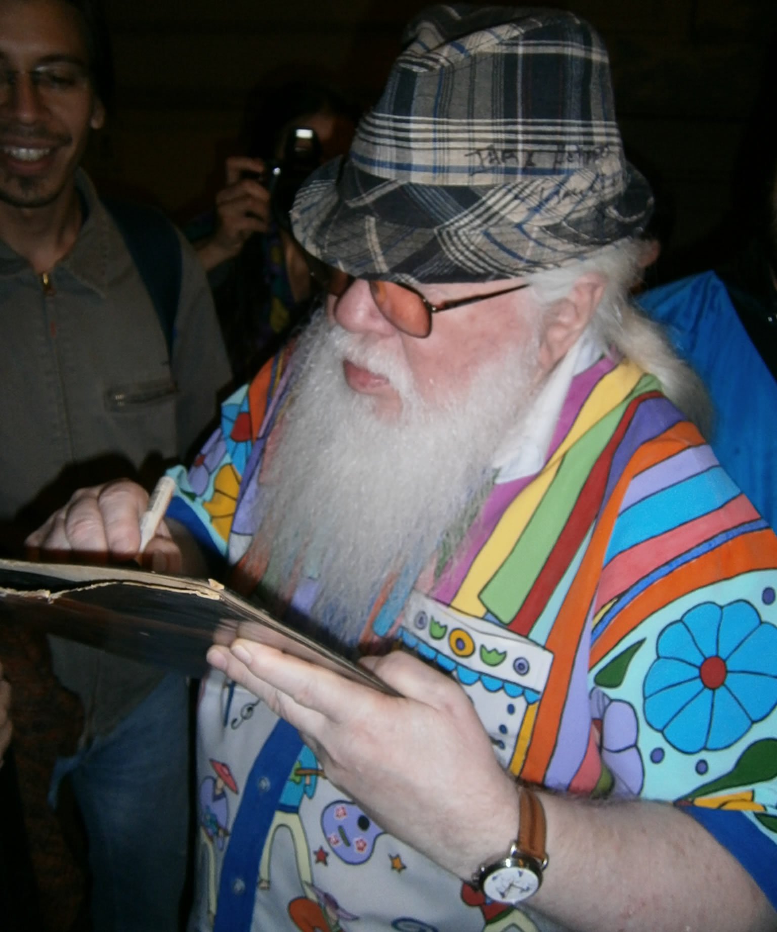 Firmando un disco